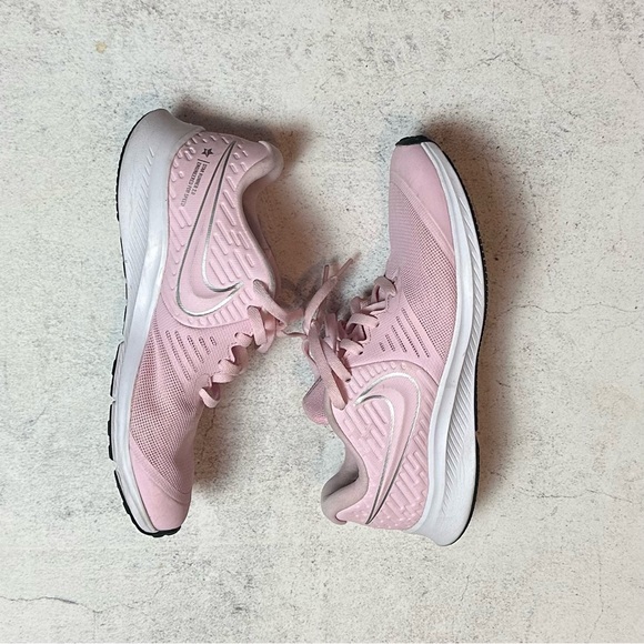 Nike Star Runner Pink Foam/Volt/Metallic Silver Size 5.5Youth - Picture 3 of 8